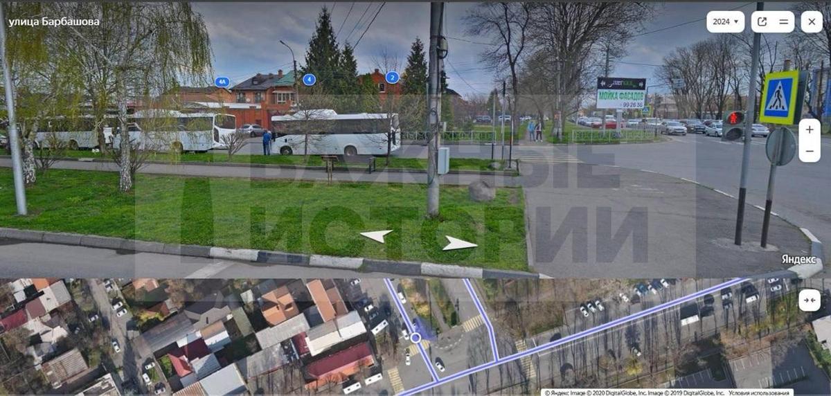 На панораме виден камень, сидя на котором, Майкл отвечает на вопросы автора ролика