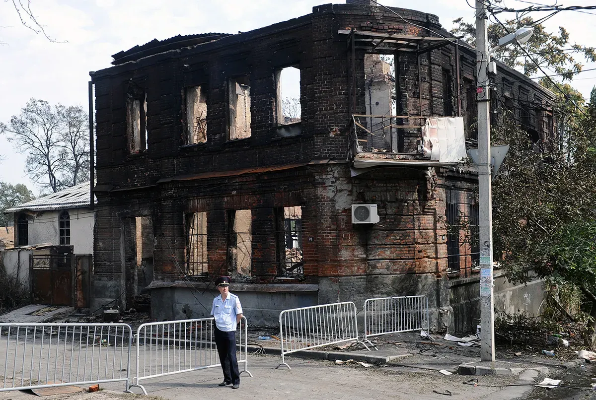 Rostov-on-Don. A police cordon at the scene of a fire in the city centre in which at least 120 houses burned down. Photo: 22 August 2017.