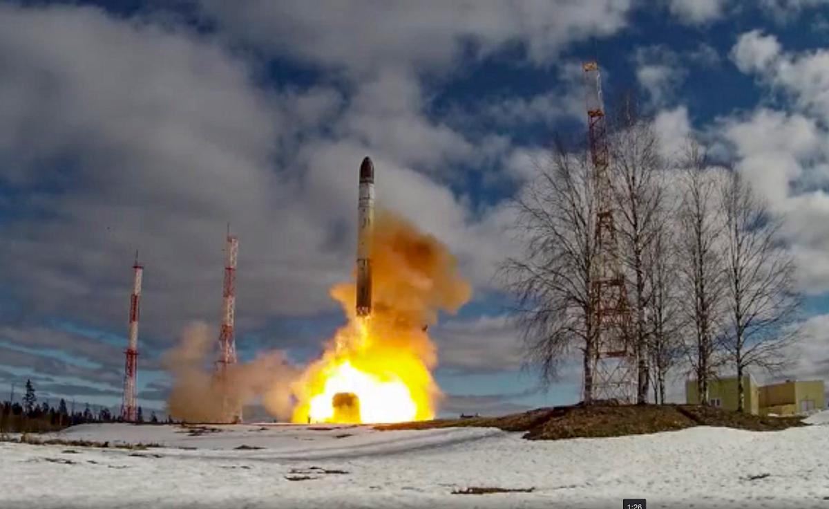 Пуск новой российской межконтинентальной баллистической ракеты «Сармат» на космодроме Плесецк, 20 апреля 2022 года