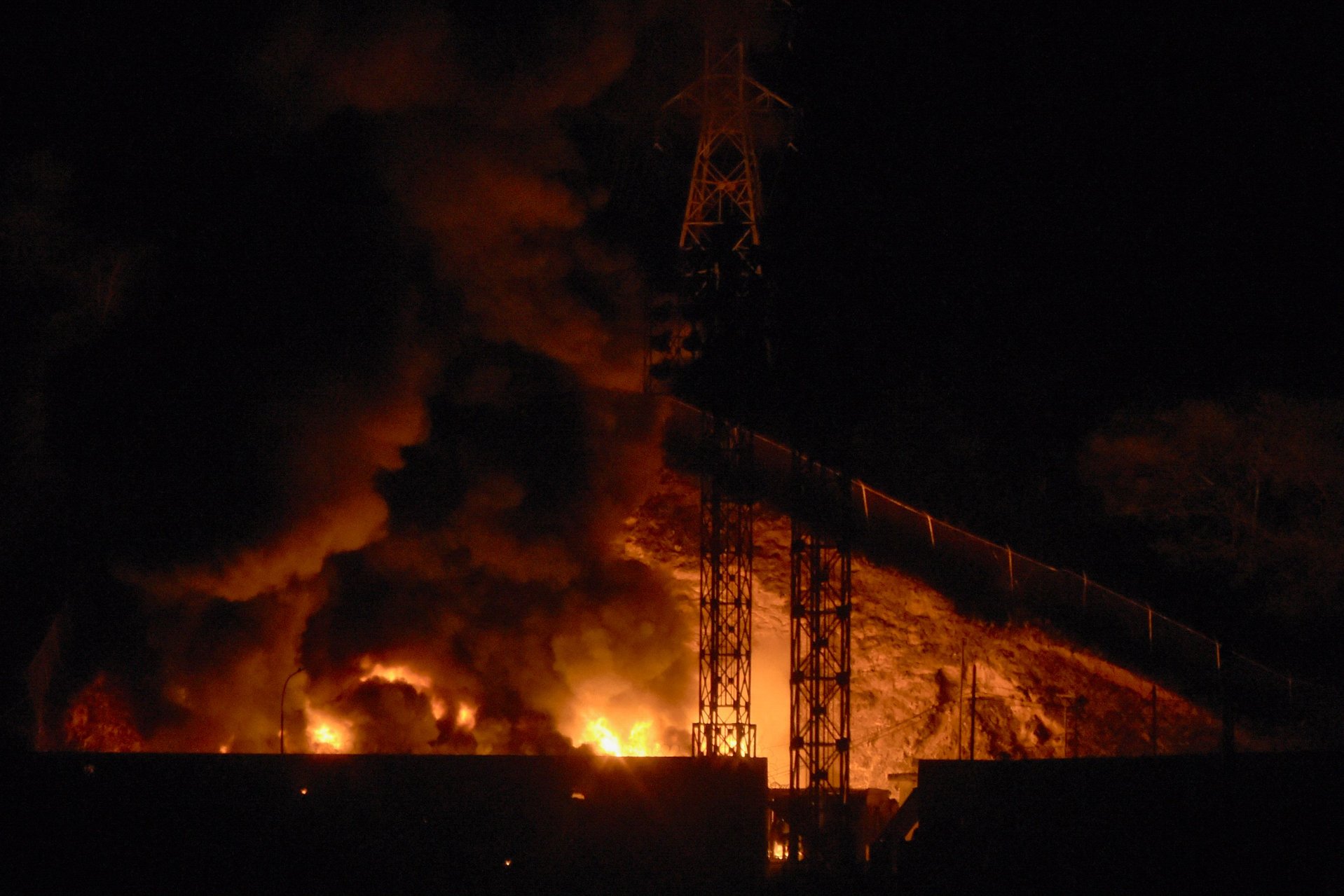 Последствия взрыва на Фуэрте-Тиуна