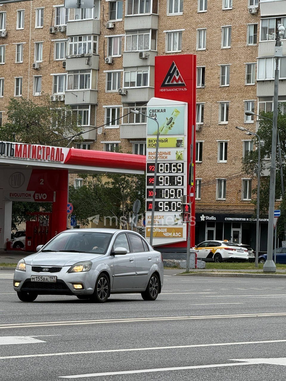 Ценовая стелла на заправке «Нефтьмагистрали»
