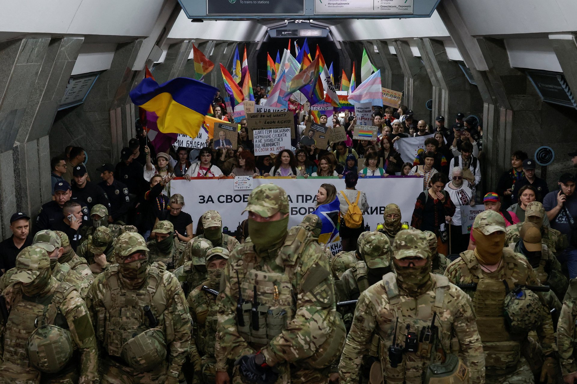 12 сентября в Харьковском метрополитене прошел первый с начала полномаштабного вторжения марш за права ЛГБТК+ сообщества