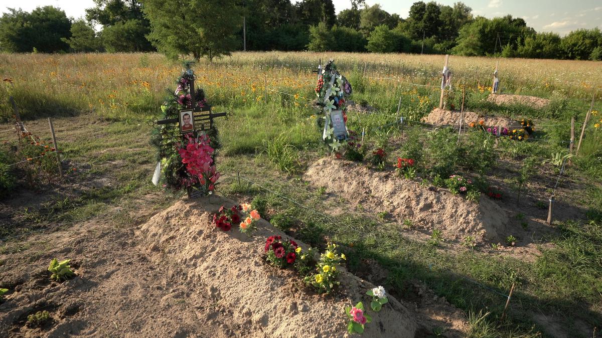The graves of Ihor Savran and Volodymyr Pozharnykov